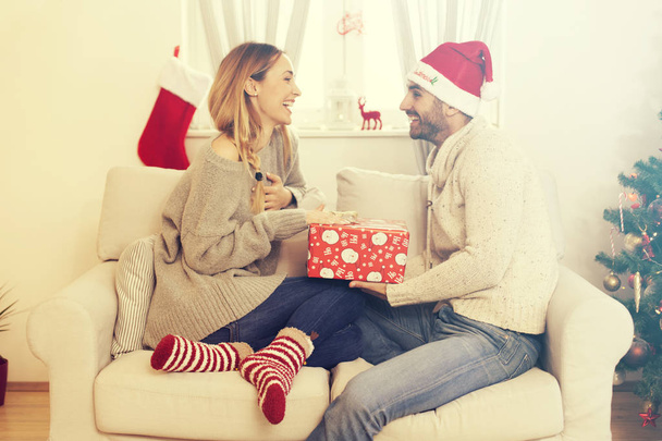 Couple in love with Christmas present - Zdjęcie, obraz