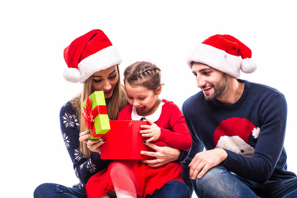 若いクリスマスの家族 - 写真・画像