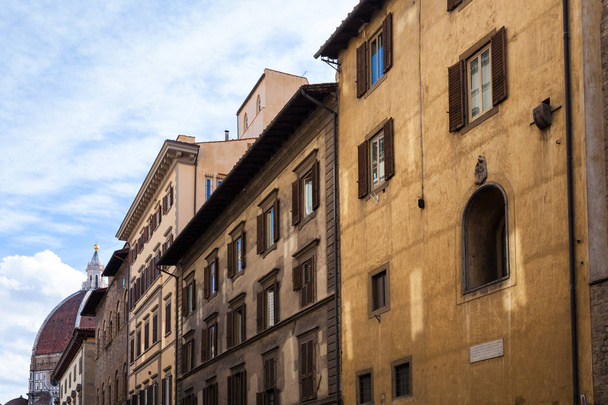 old apartment buildings and dome of Cathedral - Foto, immagini