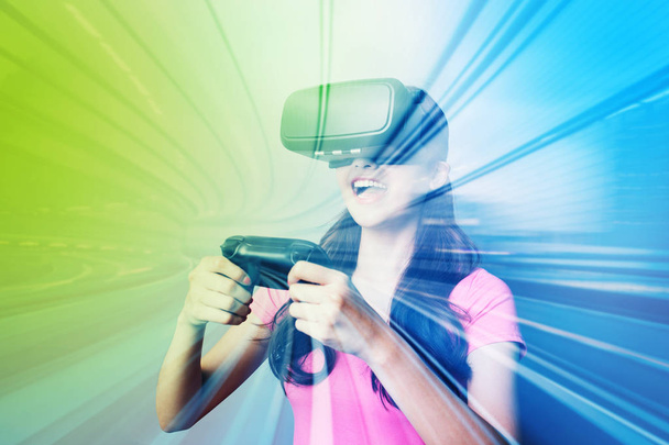 woman playing VR-headset glasses - Foto, afbeelding