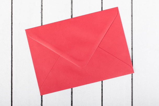 red envelope on white wooden background - Foto, immagini