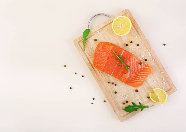 Filete de pescado rojo. Filete de salmón fresco. Vista superior
 - Foto, Imagen
