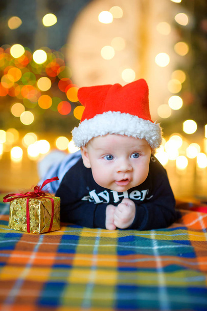 Baby to Santa Claus's cap - Фото, изображение