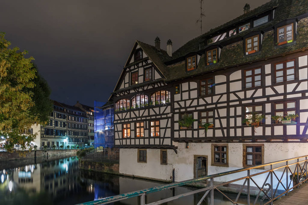 Набережна річки хворий, Страсбург - Фото, зображення