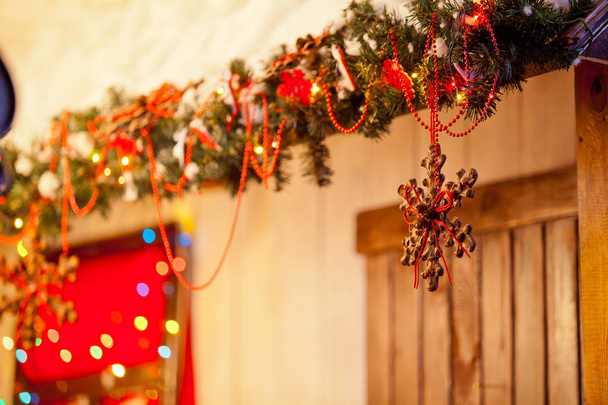 Świąteczny wieniec z rustykalnymi drewnianymi - Zdjęcie, obraz