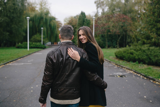 attractive happy couple walking in autumn park - Fotografie, Obrázek