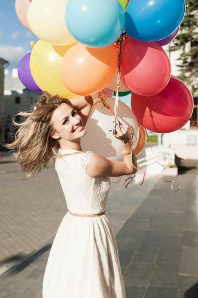 woman with balloons - Foto, afbeelding