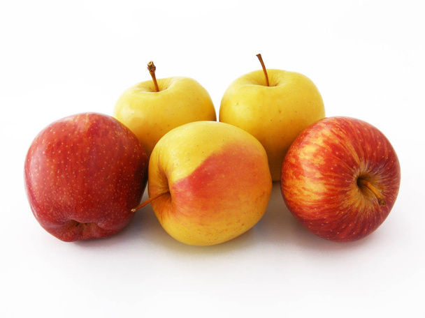 Νεότερα και πιο όμορφο, πράσινο, κόκκινο, κίτρινο μήλο εικόνες - Φωτογραφία, εικόνα