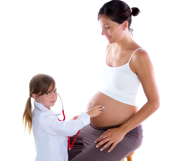 Hermosa mujer embarazaday niña como médico estetoscopio
 - Foto, Imagen