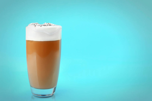 Glass of coffee with cream foam - Foto, afbeelding