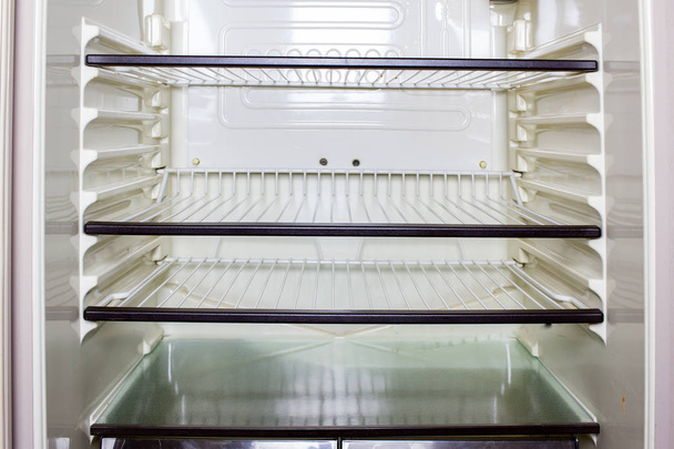 Dentro del refrigerador
 - Foto, Imagen