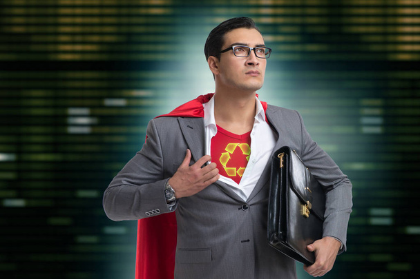 Бизнесмен в концепции супергероя с красной обложкой
 - Фото, изображение