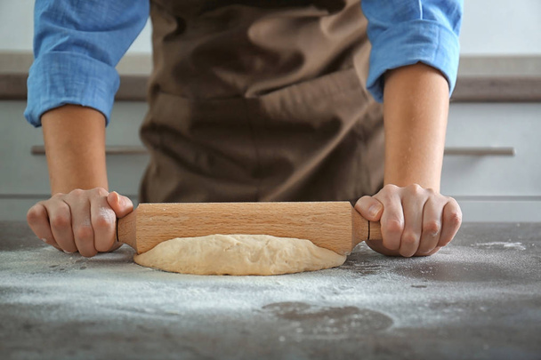 Woman hands rolling dough  - Foto, Imagem
