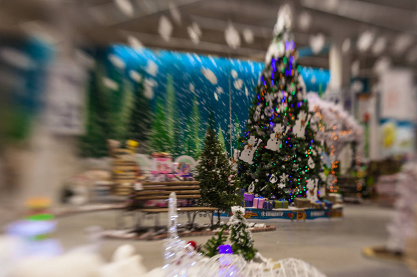 Рождественский фон и праздничные украшения со снегом, голубем
 - Фото, изображение