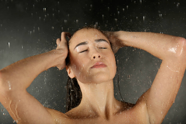 woman washing body - Foto, Bild