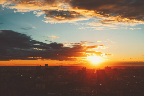 Sunset over cityscape captured from top of city - Foto, immagini