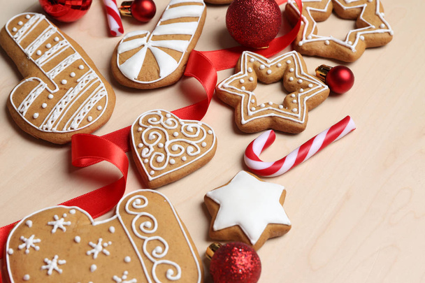 Tasty gingerbread cookies and Christmas decor - Φωτογραφία, εικόνα