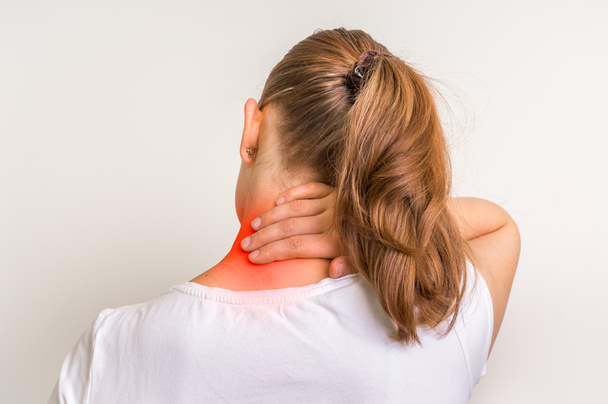 Femme avec une blessure musculaire ayant une douleur dans le cou
 - Photo, image