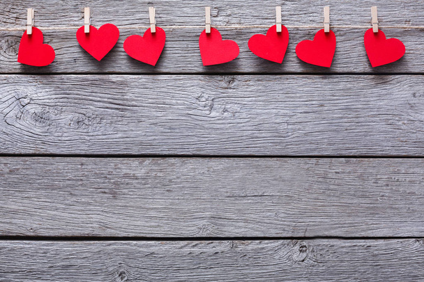 День святого Валентина фон, бумажные сердца границы на дерево, копировальное пространство
 - Фото, изображение