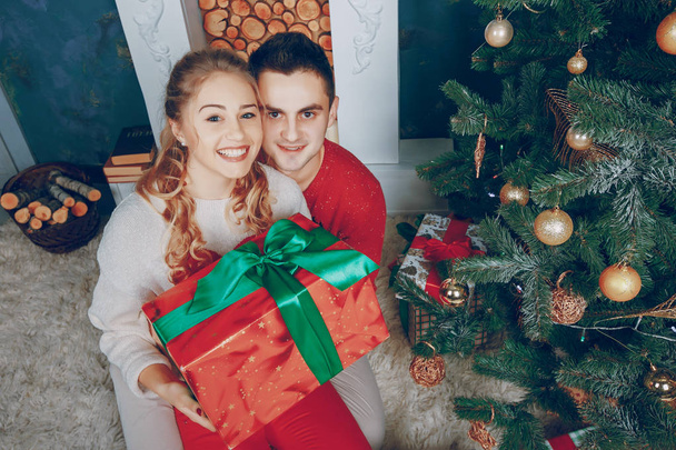 loving couple decorating Christmas tree - Fotoğraf, Görsel