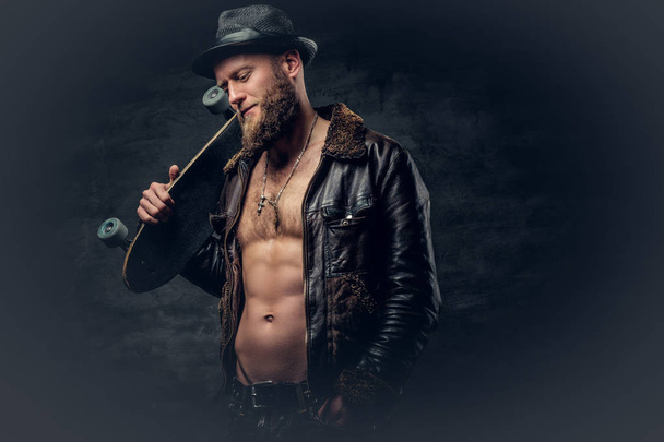 Stylish man dressed in leather jacket - Fotoğraf, Görsel