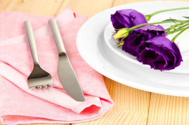 Tableware with flower on bright napkin close-up - Zdjęcie, obraz