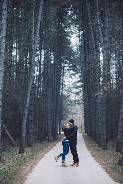 Loving couple in forest. Happy couple in love posing outdoor. - Zdjęcie, obraz
