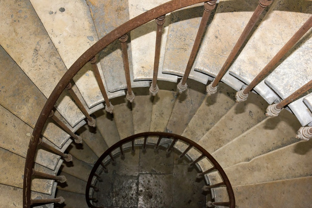 Escalera del siglo XIX, en caracol
 - Foto, Imagen