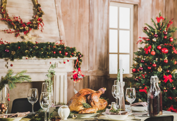 Roasted turkey on holiday table - Valokuva, kuva