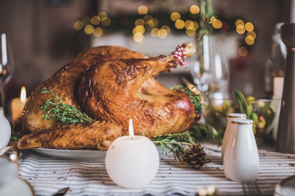 Roasted turkey on holiday table - Foto, Bild