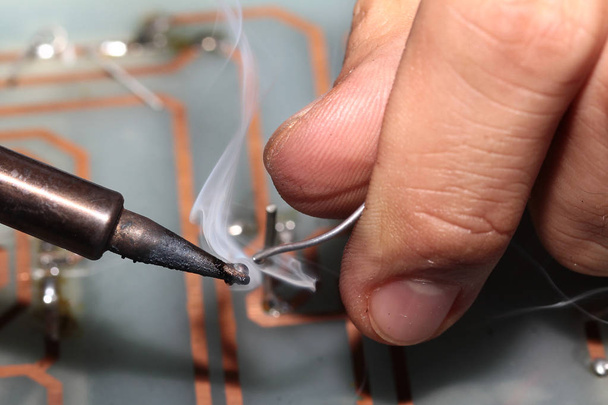 Welding head  with Tin-wire to weld circuits on Printed Circuit  - Foto, afbeelding