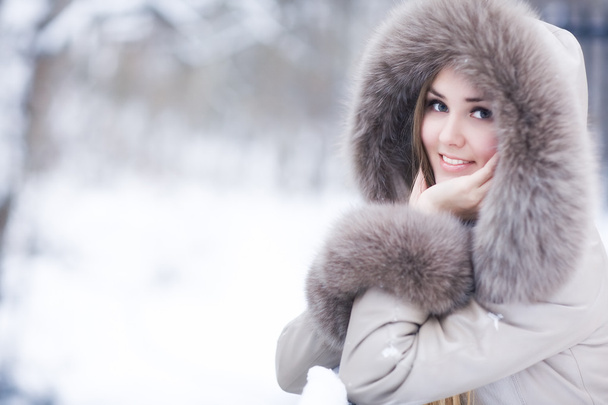 Young woman winter portrait - Foto, Imagen