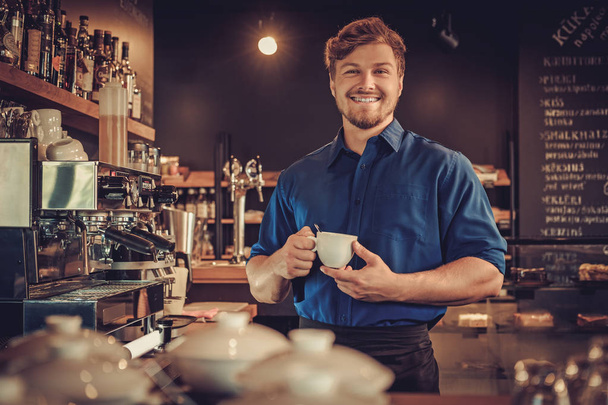 Handsome barista in his coffee shop - Foto, Imagen