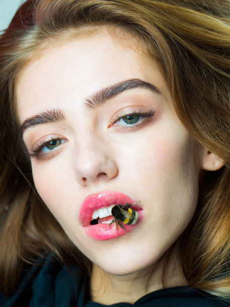 sexy girl with bee on red lips - Foto, Bild