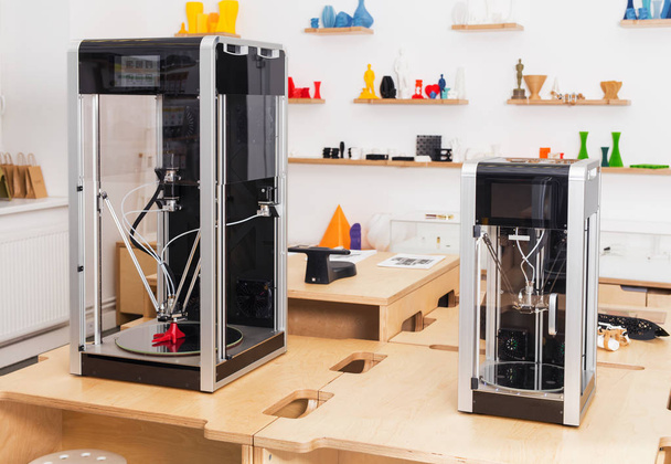 Two differen sizes of 3 D printers - Photo, image