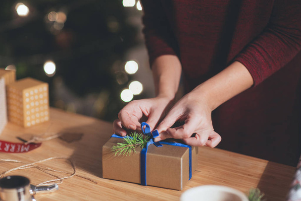 Woman Wrapping Christmas Present - Foto, imagen