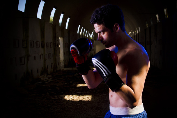 combate ajuste con guantes de boxeo
 - Foto, Imagen