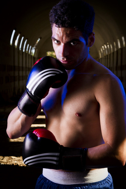 combate ajuste con guantes de boxeo
 - Foto, imagen
