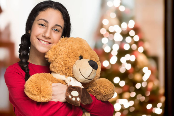 girl holding a Christmas present - Foto, imagen