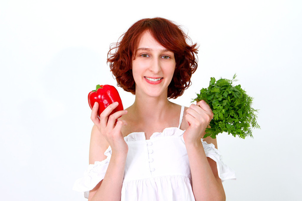 Mujer joven sonriente con verduras
 - Foto, imagen