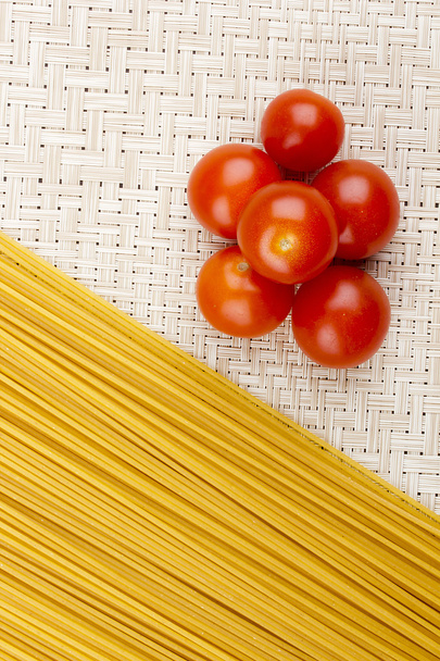 Tomatoes and Pasta - Valokuva, kuva