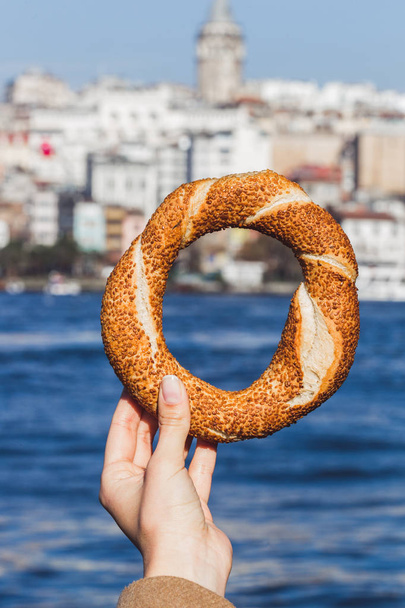 hand holding a traditional Turkish simit  - Foto, immagini