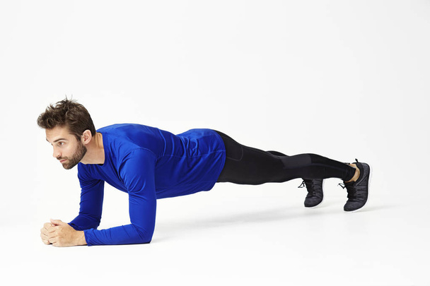 Athlete doing plank exercise - Foto, Imagem