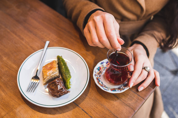 Thé traditionnel aux délices turcs
. - Photo, image