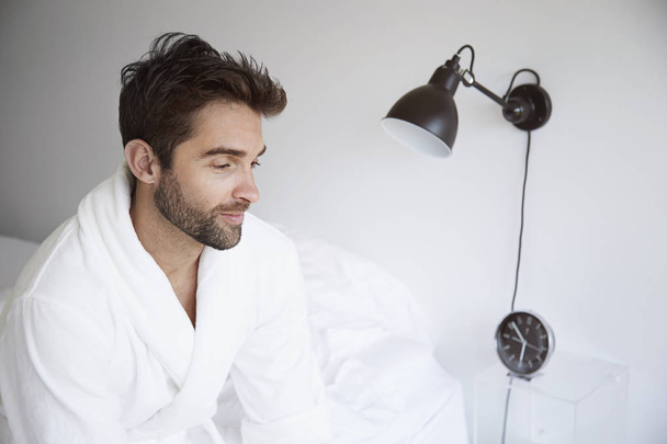 Man in bathrobe in bedroom  - Foto, Imagem