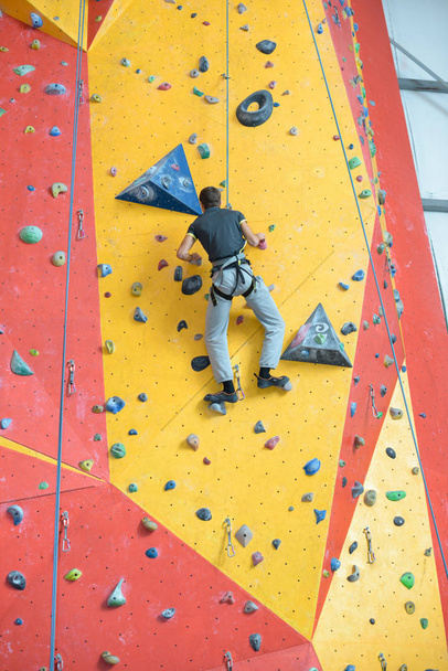 climbing a wall and aluminum - Фото, зображення