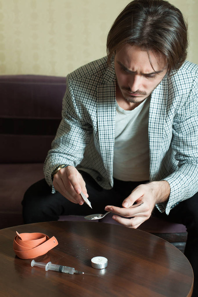Addict preparing a dose of heroin - Photo, Image