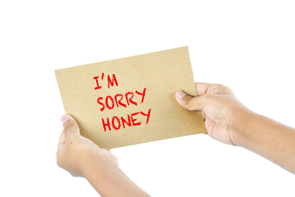 Hand vasthouden envelop met rode tekst - Foto, afbeelding