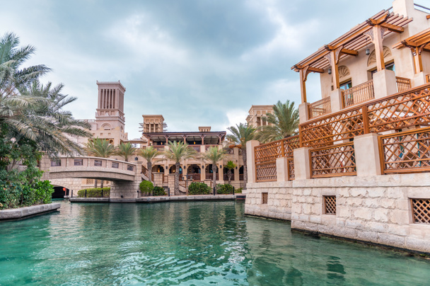 klassisches Dubaigebäude - Foto, Bild