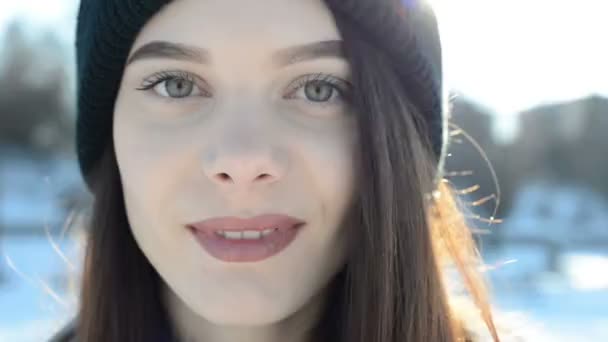 young beautiful woman in winter - Filmati, video